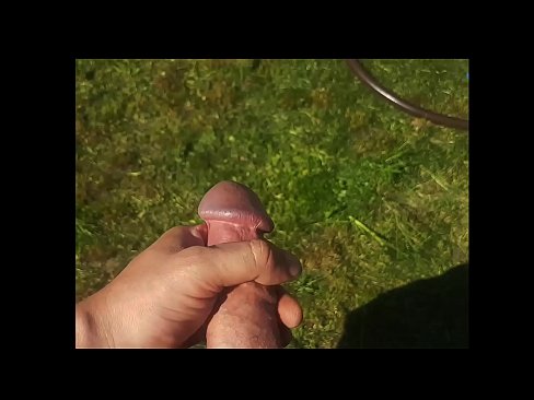 ❤️ Žhavá kočička si nechá ošukat růžovou kundičku a udělá se squirtem v letní zahradě. ️ Porno u cs.xxx-wow-net.ru ️❤
